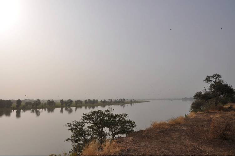 Crossroads-Djouboukia-niger-river.jpg