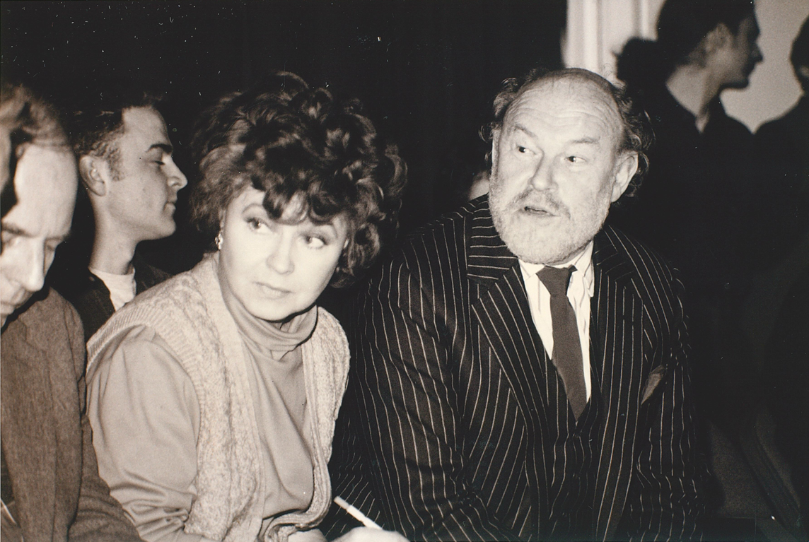 A photo of Prunella Scales and Timothy West.