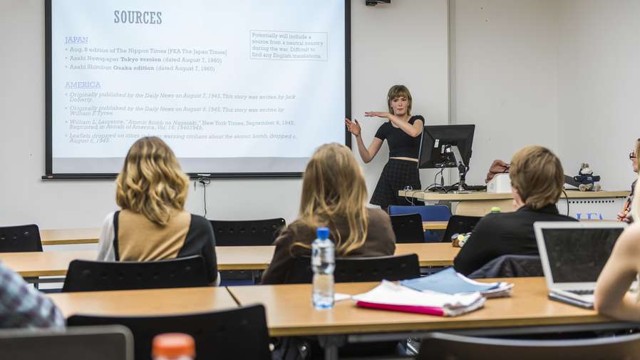 student powerpoint in seminar