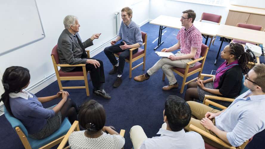 people in therapy group