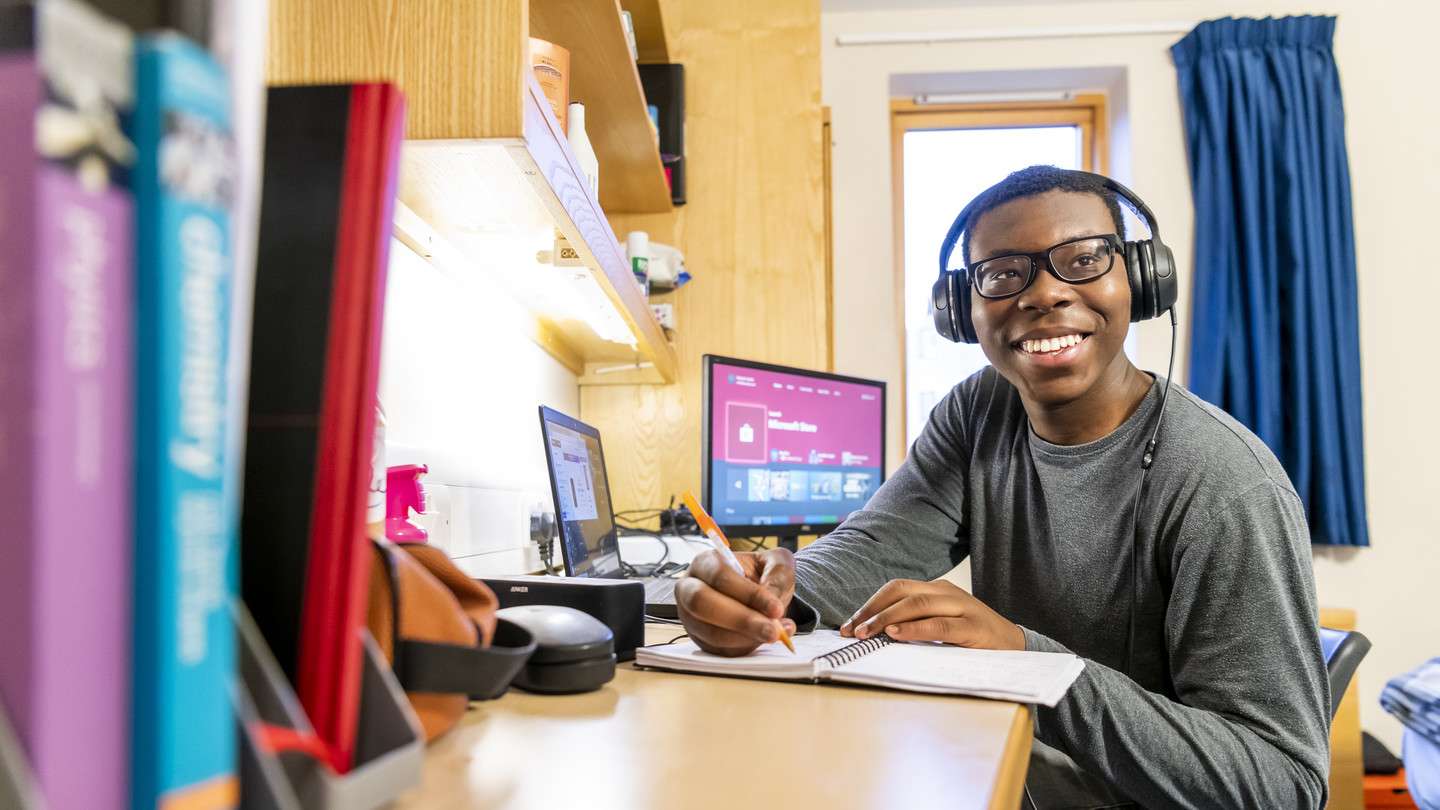 accommodation-campus-single-ensuite-britten-house-male-student.jpg