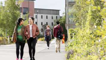 students-walking-past-intu (1).jpg