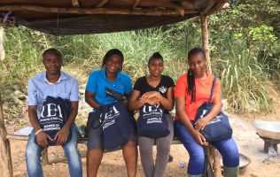eco-ghana-people-with-uea-bags_small
