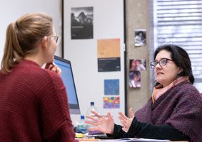 Staff member and student in conversation
