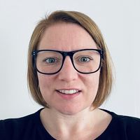 A headshot of Dr Laura Jones