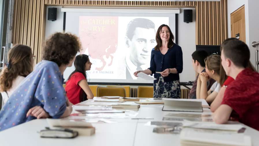 Literature, Drama and Creative Writing Students in a Seminar