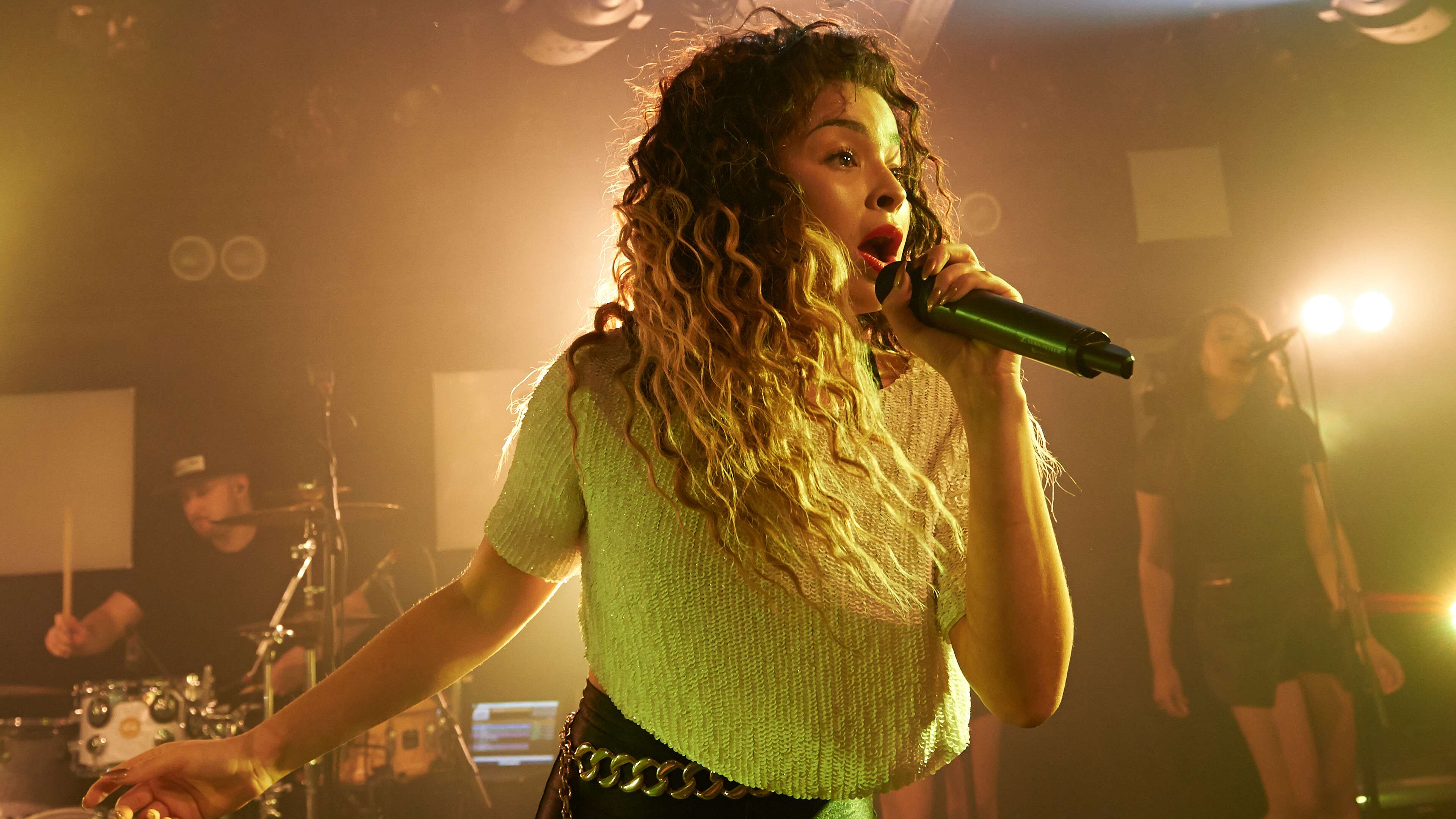 Ella Eyre singing at gig