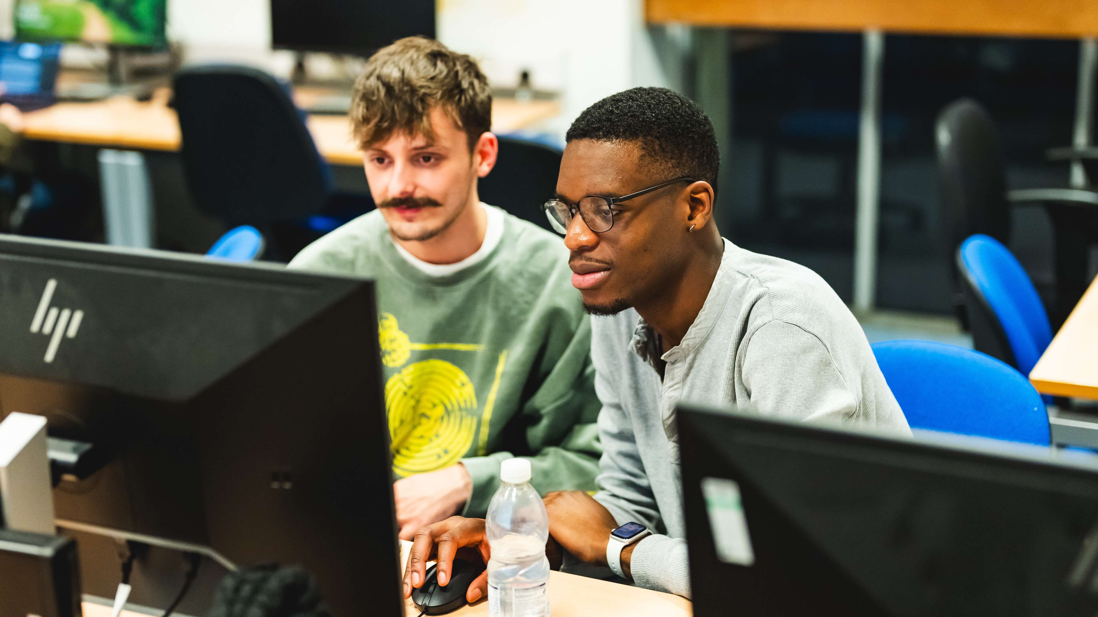 Computing Science 3+1 students are working together in the IT lab.