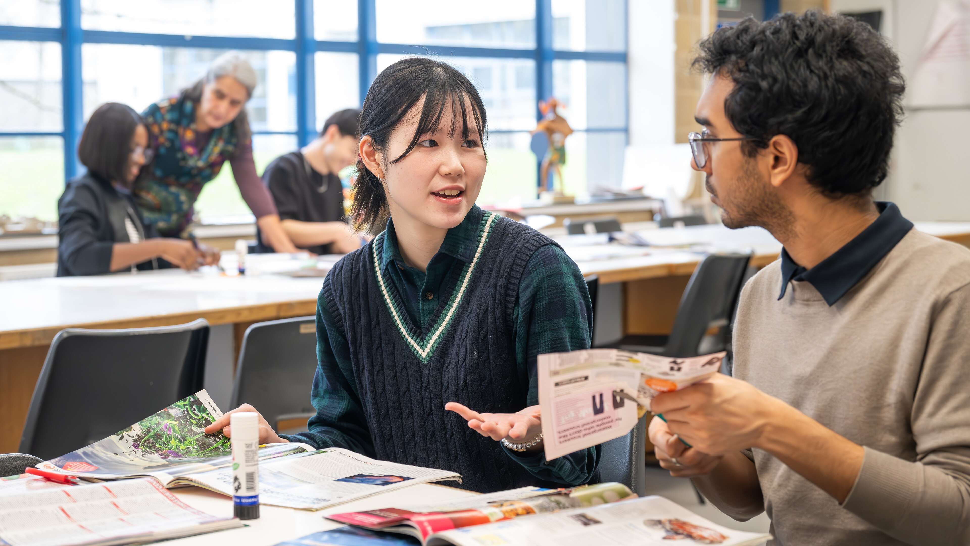 DEV students working together in a Decolonising knowledge session. The session includes body mapping and collage