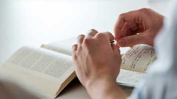 Literature, Drama and Creative Writing Students in a Seminar