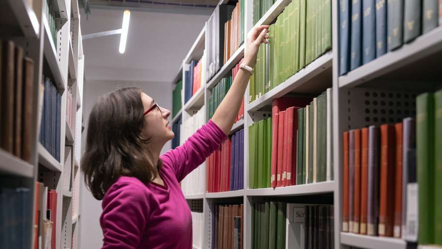 Literature, Drama and Creative Writing Students searching for books
