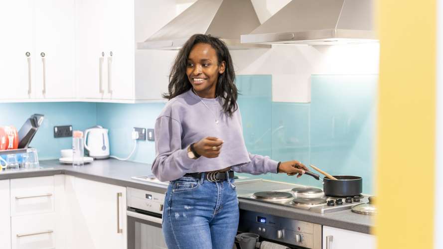 Single En Suite Kitchen in Hickling House Accommodation