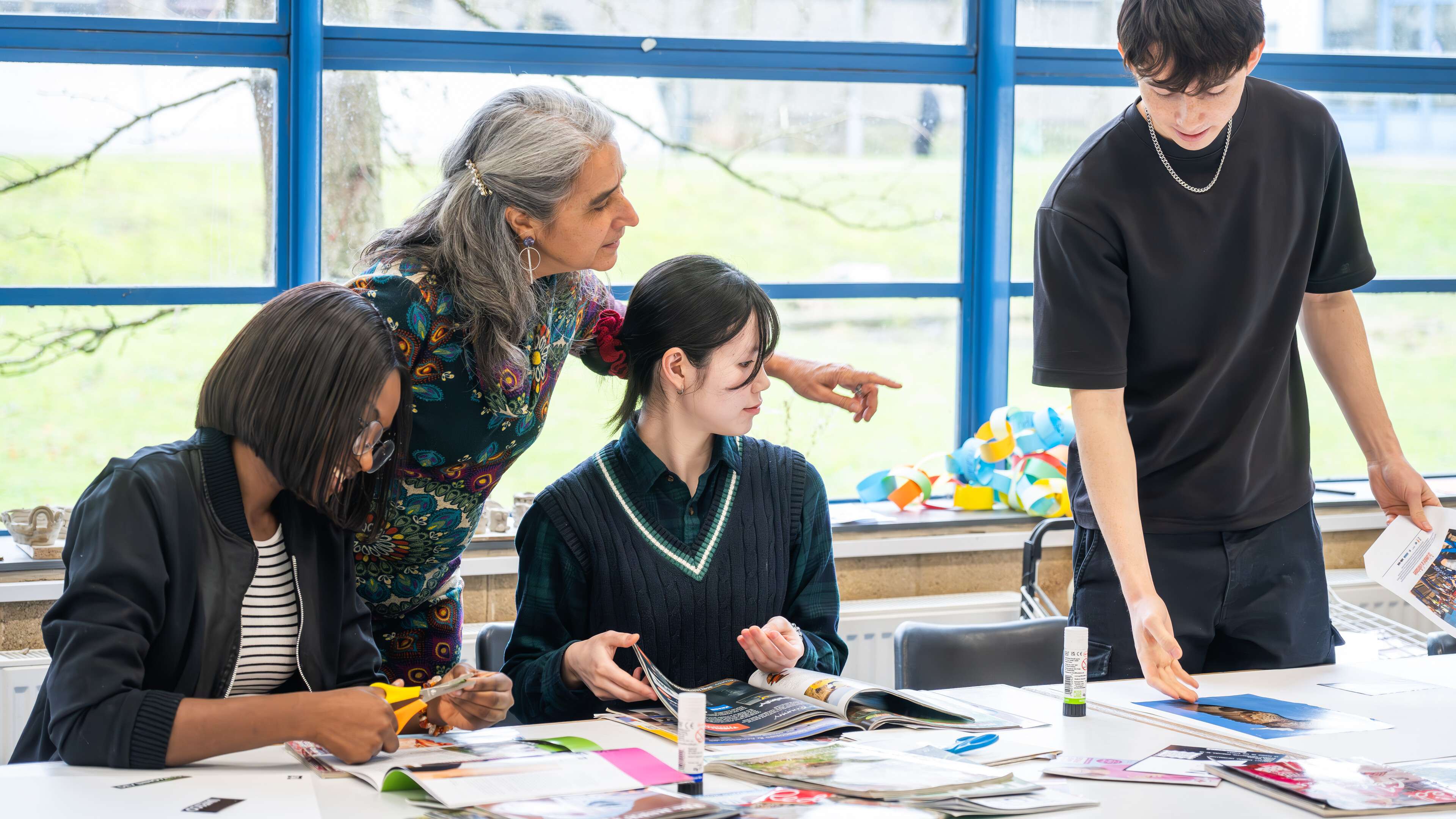 DEV students working together in a Decolonising knowledge session. The session includes body mapping and collage.