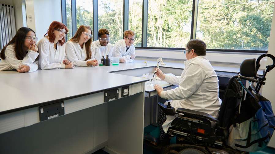 Dr Katherine Deane teaching science practical in the New Science Building