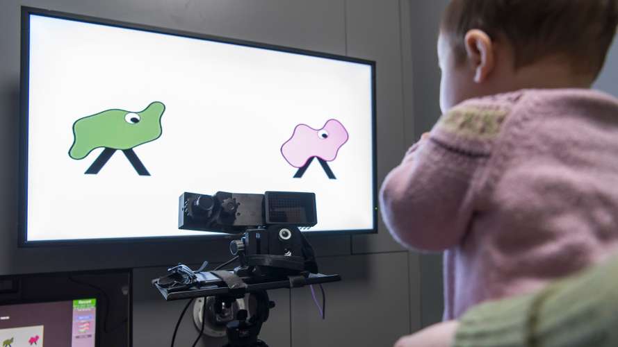 Children in the Development Dynamics Laboratory - School of Psychology in the Lawrence Stenhouse Building