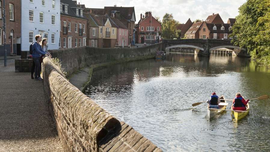 Students looking over lake in Norwich