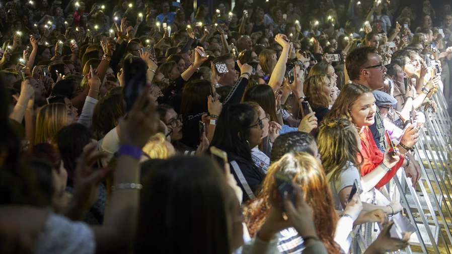 Crowd at the LCR