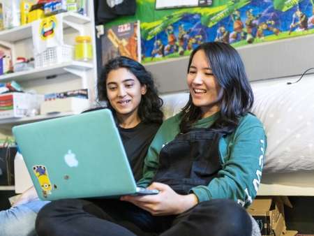 students-in-accommodation-looking-at-laptop-together_timeline