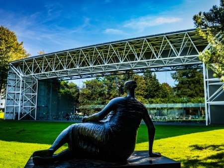 moore-statue-sainsbury-centre-external.jpg