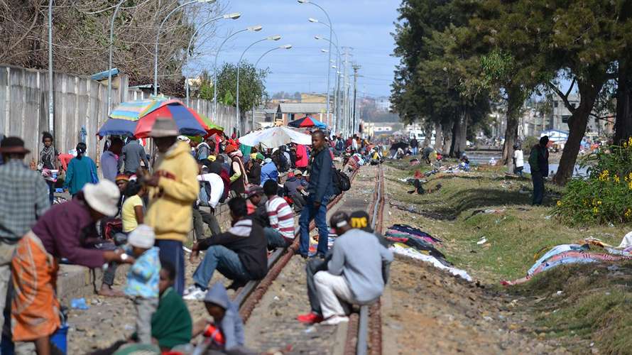 DEV_busy-railway-tracks_madagascar.jpg