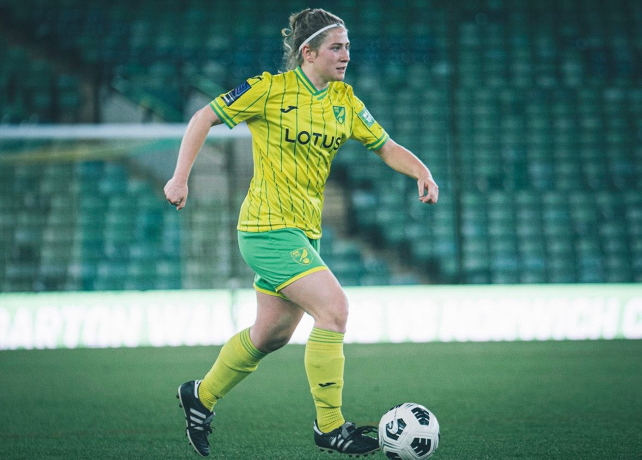 Ceri Flyre controlling the football