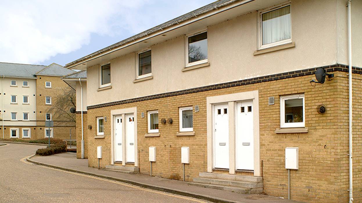Two Bed House Flat Outside
