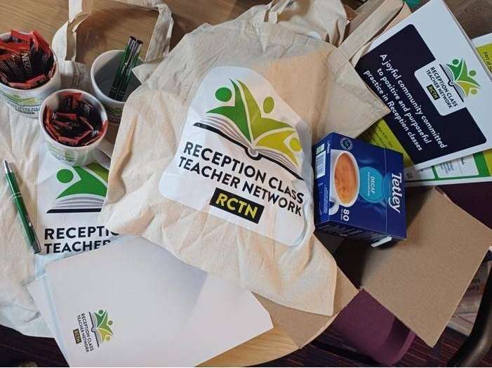 Local hub packs contents image