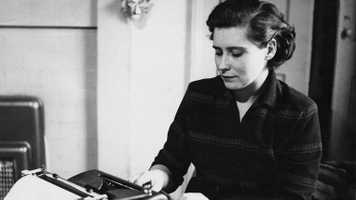 Lessing-at-typewriter