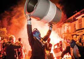 Generik Vapeur with Gorilla Circus at Out There Arts Festival