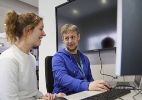featured_jobs_staff_on_laptop.jpg