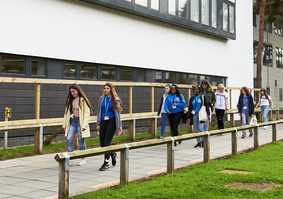 Outreach-prospective-students-exploring-campus.jpg
