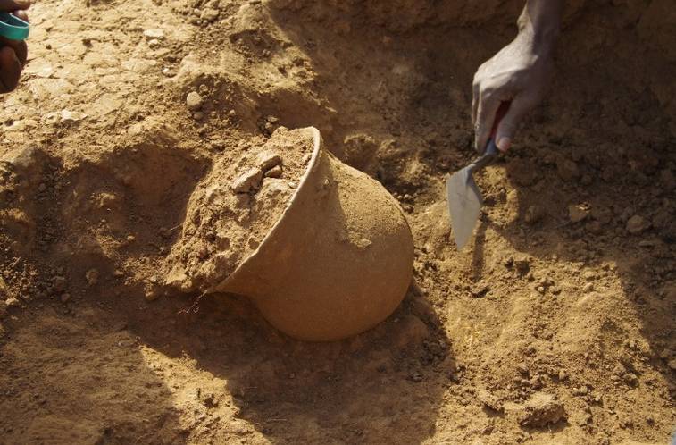 A whole pot unearthed at Birnin Lafiya 