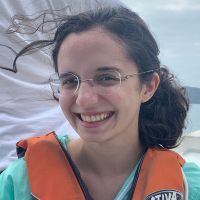 Head and shoulder profile photo of Luana Vargas