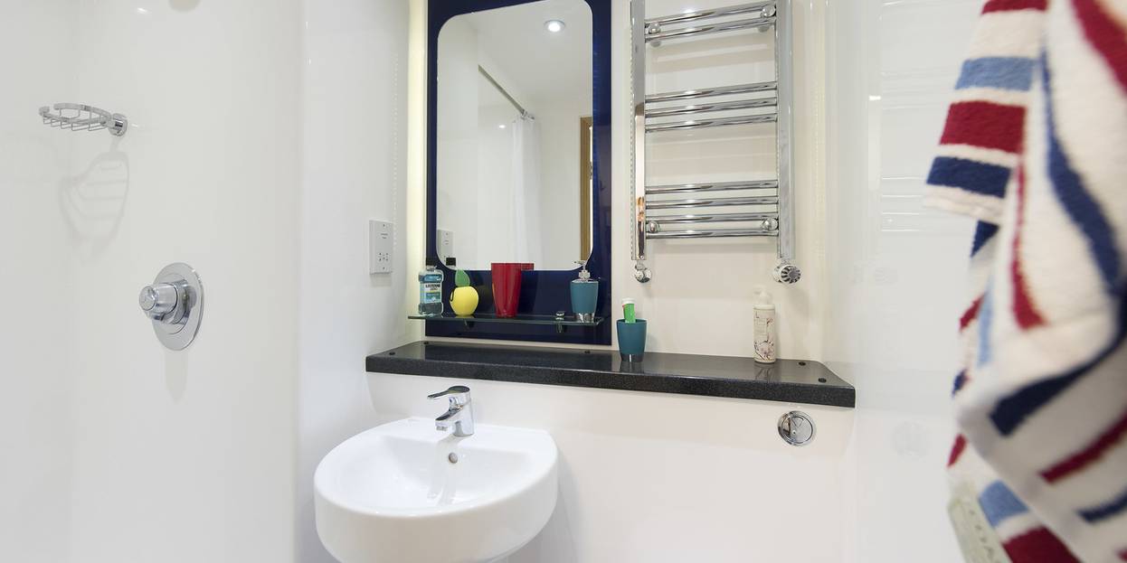 Accommodation Barton Crome Hickling Bathroom